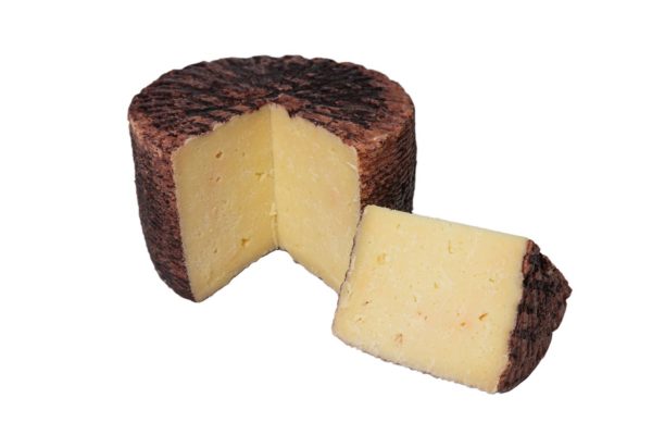 formaggio pecorino stagionato al vino taurasi tagliato